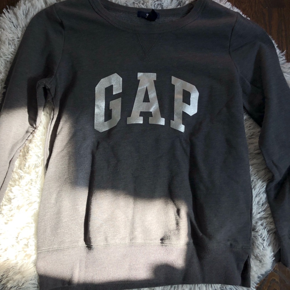 Grey gap sweatshirt